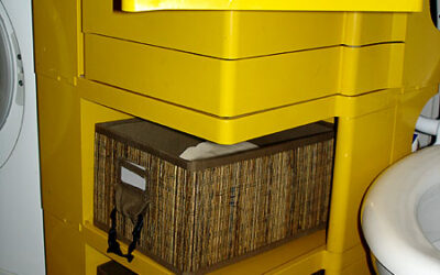 Easily accessible mobile storage unit