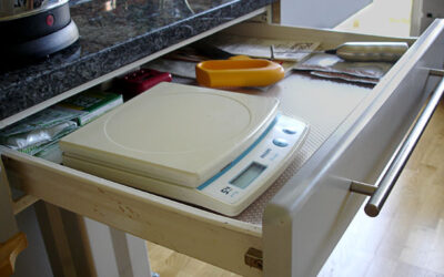 Battery-operated kitchen scale