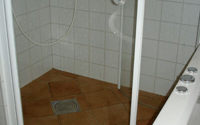 Shower stall with doors