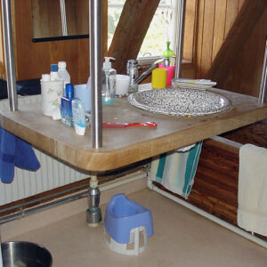 Custom-built, suspended washbasin