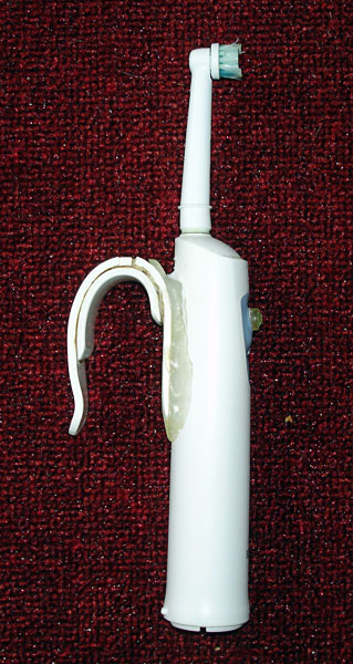 Electric toothbrush with handle