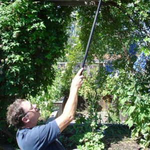 Long-handled garden pruner