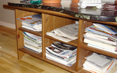Low shelf for magazine storage