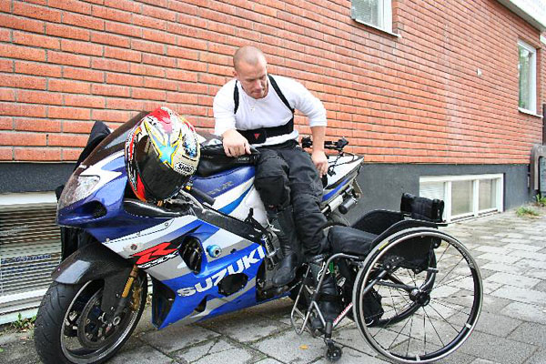 User transfers to motorcycle. Photo: from www.kritto.se