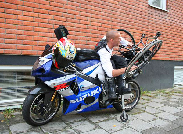 User reattaches wheels. Photo: from www.kritto.se