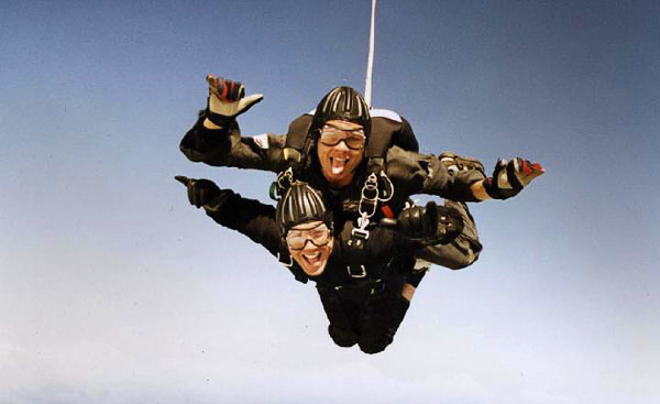 Tandem skydiving. Photo: from www.kritto.se