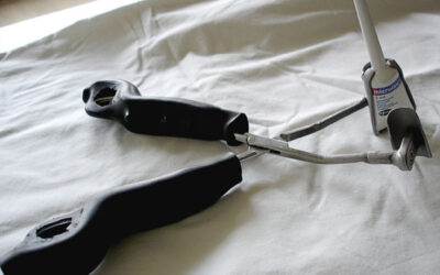 Adapted forceps for using microlax
