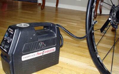 Battery-operated compressor for wheelchair tires