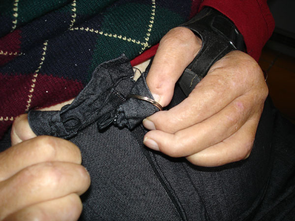 Closure of modified trousers