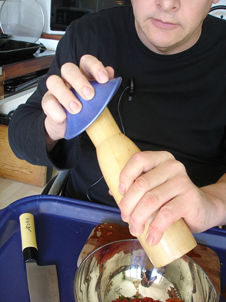 Burköppnaren används för att greppa en pepparkvarn