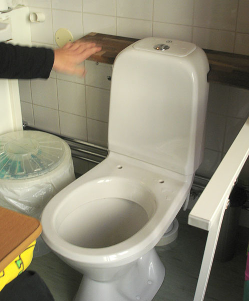 Toalettstolen utan sits