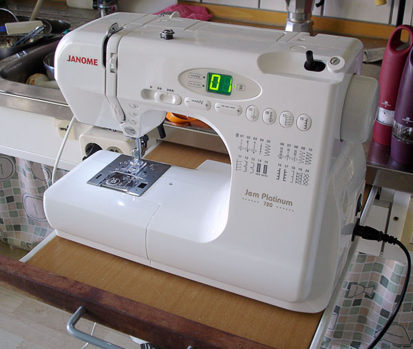 Sewing machine Janome Platinum 720