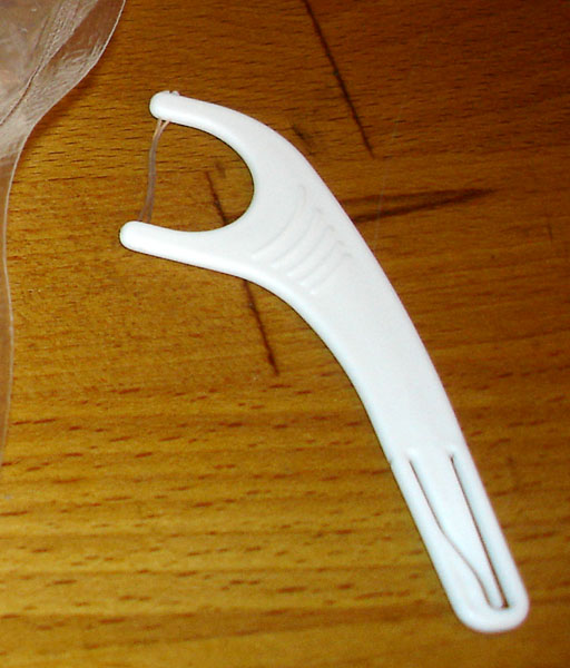 Dental floss loop (close-up)