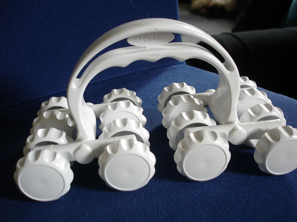 Massage roller with flexible joints