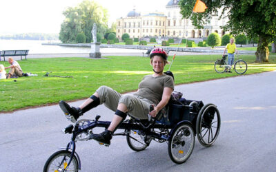 Liggcykel med el-hjul och dragkrok för rullstol