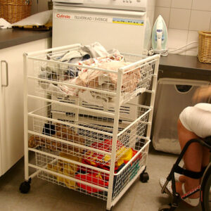 Mobile laundry basket