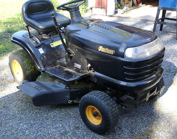 Riding lawnmower from the front
