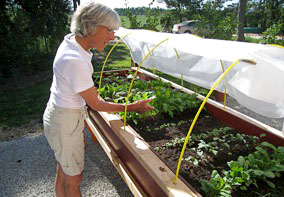 User at garden planter on legs with metal frame and non-woven fabric
