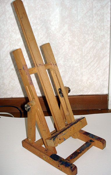 Table easel adjustable for height and angle