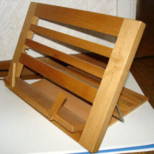 Book stand with adjustable angle