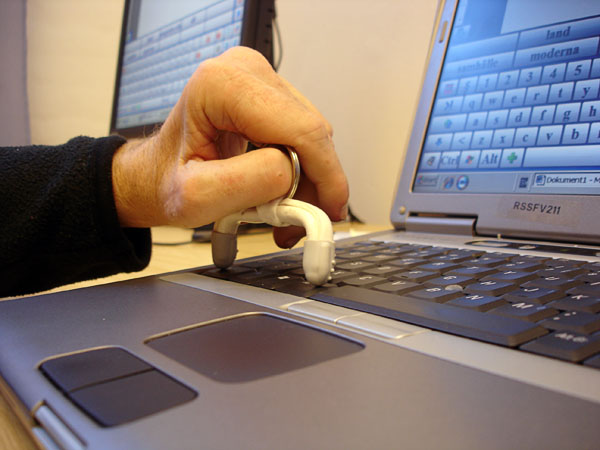 User presses Ctrl and Alt with the device