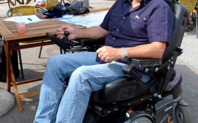 Recaro-sits på en elektrisk rullstol (Permobil)