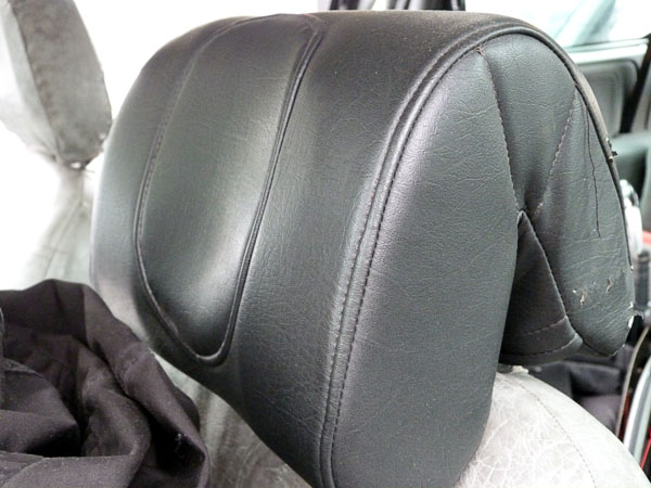 Headrest with built-in turn signal buttons