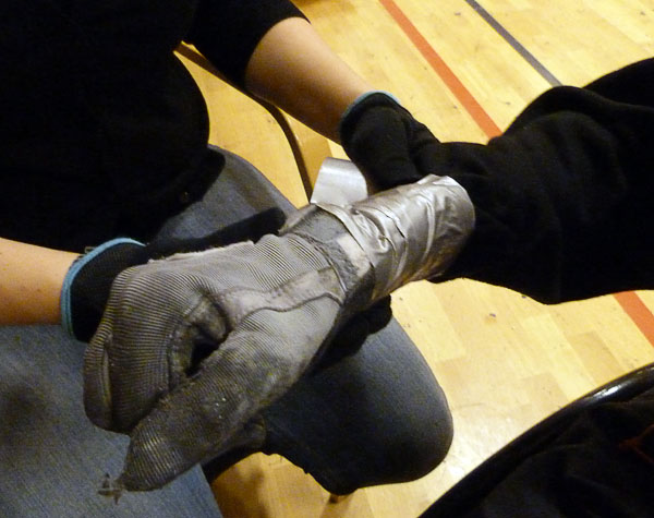 Wheelchair gloves for wheelchair rugby
