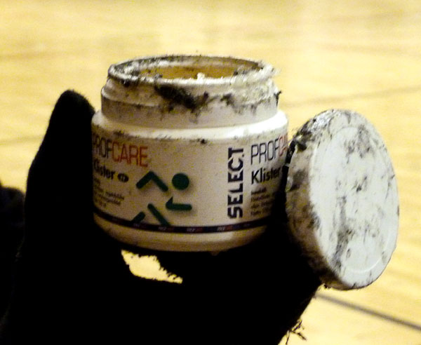 A jar of handball glue