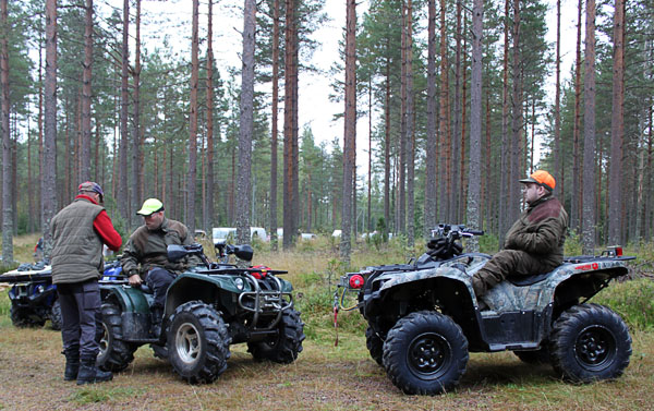 Fyrhjulingar i skogen. Foto från www.rullarnas.se