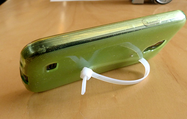 Cable tie adaptation as a stand for the phone