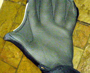 Surfing gloves that provide more strength