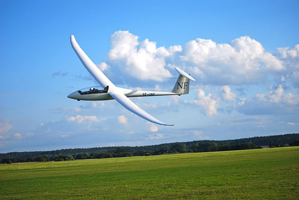 Modified two-seat glider, ASK21. Photo from www.uppsalasegelflyg.se