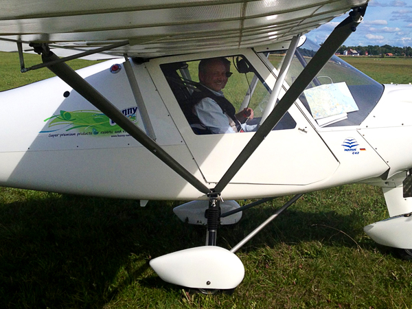 The user in his modified propeller plane. Photo from www.uppsalasegelflyg.se
