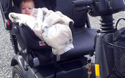 Babyskydd monterad på en minicrosser